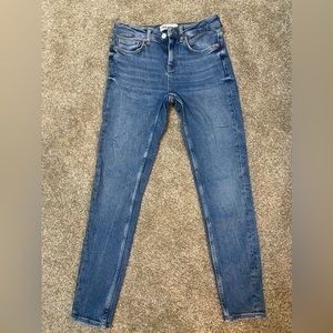 Zara Jeans Medium wash size 6